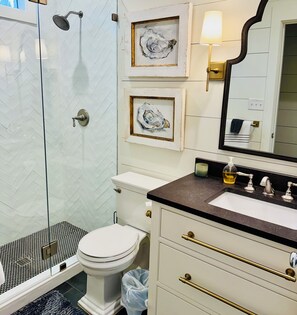 Douche, serviettes fournies