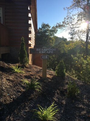 Escape to Bearfoot Escape 418, surrounded by serene natural surroundings.