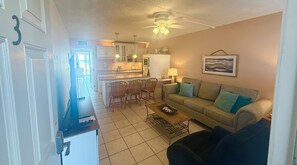 Televisión, reproductor de DVD, estéreo