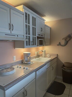 Fridge, microwave, stovetop, dishwasher - Directly on the Beach (Fort Walton Beach)
