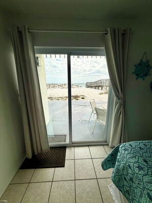 1 bedroom, iron/ironing board, WiFi, bed sheets - Directly on the Beach (Fort Walton Beach)