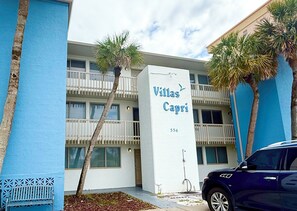A building with a sign reading 'Villas Capri' and the number 556. - Directly on the Beach (Fort Walton Beach)