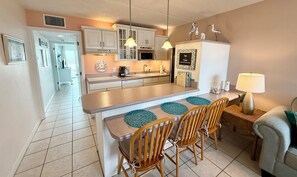 Fridge, microwave, stovetop, dishwasher - Directly on the Beach (Fort Walton Beach)