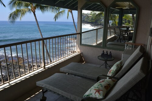 Fabulous Kona Reef Resort Ocean Front - Penthouse Floor - 2 BR/2 BA Condo