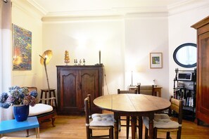 Dining - DAGUERRE MARKET, LIVELY, 30–60 days ahead? Ask for a private offer DAG-VAp (Paris)