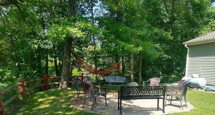 Hauska perhepaikka! Pelihuone, upea kalastus ja auringonlaskut ympäri vuoden; Viinitila lähellä