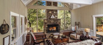 Charming, Cozy and Kid-Friendly Tavern Bay Cottage