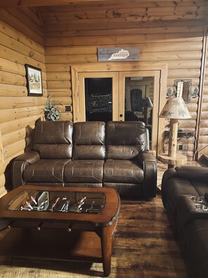 Smart-TV, peis, videospill og DVD-spiller