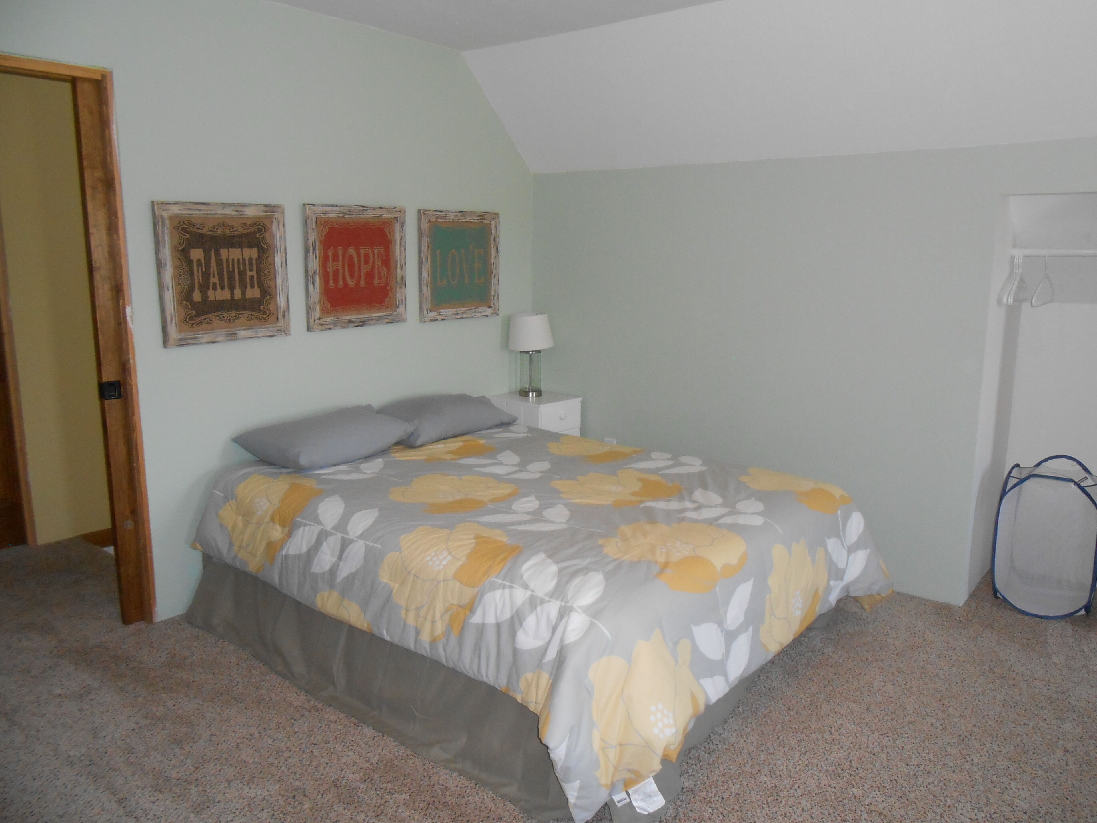 3 bedrooms, bed sheets