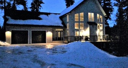 Birch Lodge - Large lot with beautiful wooded views, lots of space