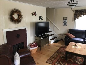 TV connectée, lecteur de DVD, livres