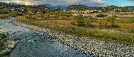 Espreguiçadeiras, toalhas de praia