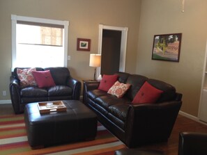Smart TV, fireplace - Walk to several of the area's most popular wineries, less than a mile away. (Temecula)