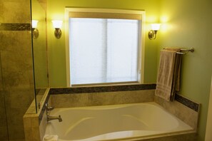 Combined shower/bathtub, hair dryer, towels, soap