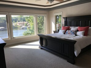6 slaapkamers, een strijkplank/strijkijzer, wifi, beddengoed