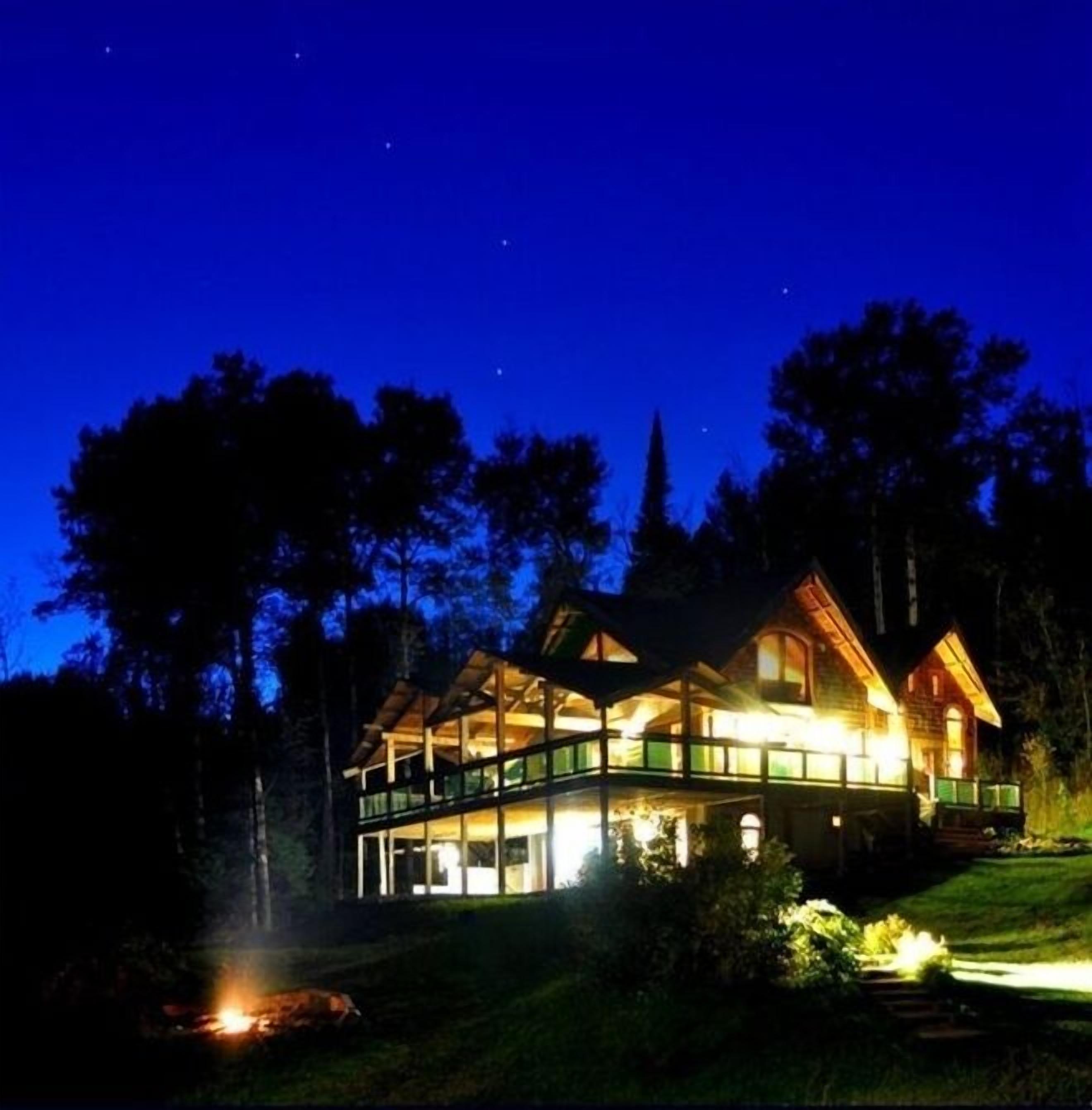 North Shore Timber Home ~ Minutes To Town ~ Some Acres of Privacy!  