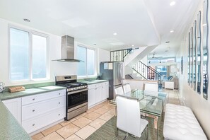 Fridge, microwave, oven, stovetop - Cool Coastal Tri-Level Condo with Ocean Views! Right Side (Newport Beach)