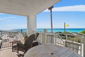 Outdoor dining - EXQUISITE, private beach, Gorgeous balcony on Gulf, VIEWS (Santa Rosa Beach)