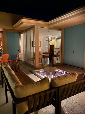 Terrace/patio - Luxury Midcentury Modern   (Palm Desert)