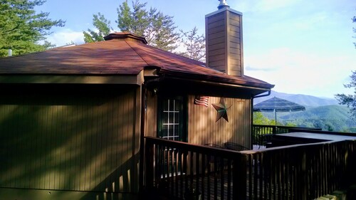 Enjoy beautiful views while being close to downtown Gatlinburg!