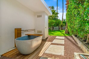 Property grounds - NEW Wellness Retreat Old Las Palmas! Pool! Hot Tub! Cold Plunge! Views! Expresso (Palm Springs)