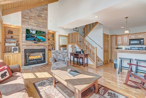 TV, fireplace, DVD player - Cliffsider -Indoor/Outdoor Pools & Hot Tub, Fitness Area, Gas Fireplace & Grill (Boone)