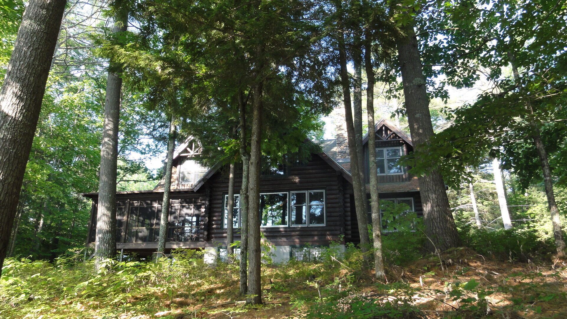 Magnificent Log Home on Lake
