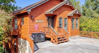 Family Getaway Close to Parkway-w/ Theater and Game Room