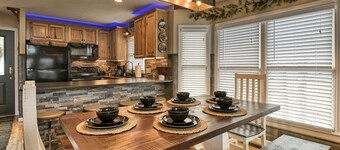 Family Getaway Close to Parkway-w/ Theater and Game Room