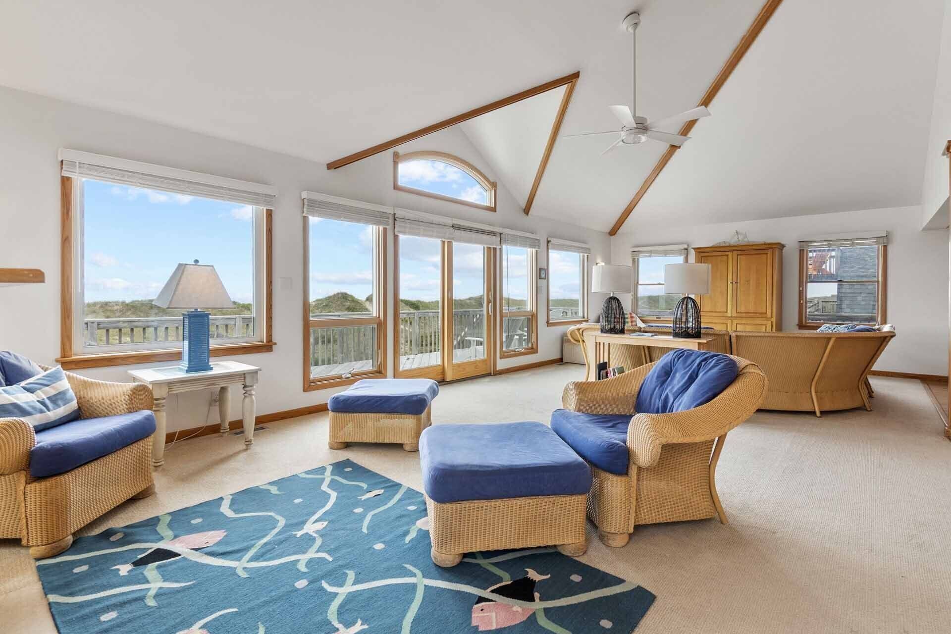 TV, DVD-spiller, bøker og filmbibliotek