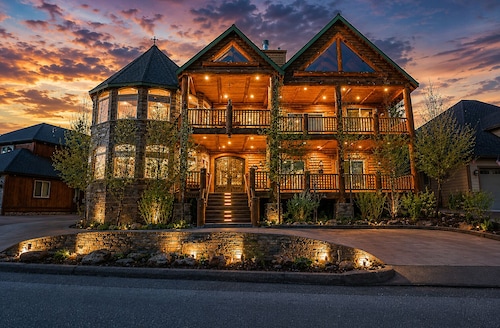 🐻🏰 The Big Bear Castle | Luxury 6,000 Sq Ft • 6BR/7BA • Hot Tub • Lakeview!