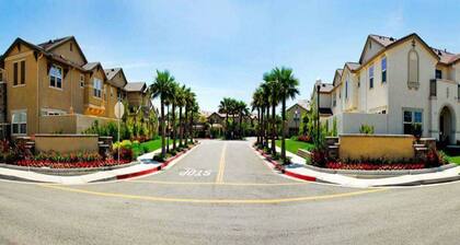 LePark WHITE Luxury Pool & Spa vieressä Downtown Airport Arena Sairaalat