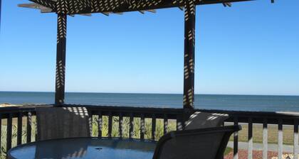 Prime Ocean Front Property 4 BR/3.5 Baths of Fun in the Sun!