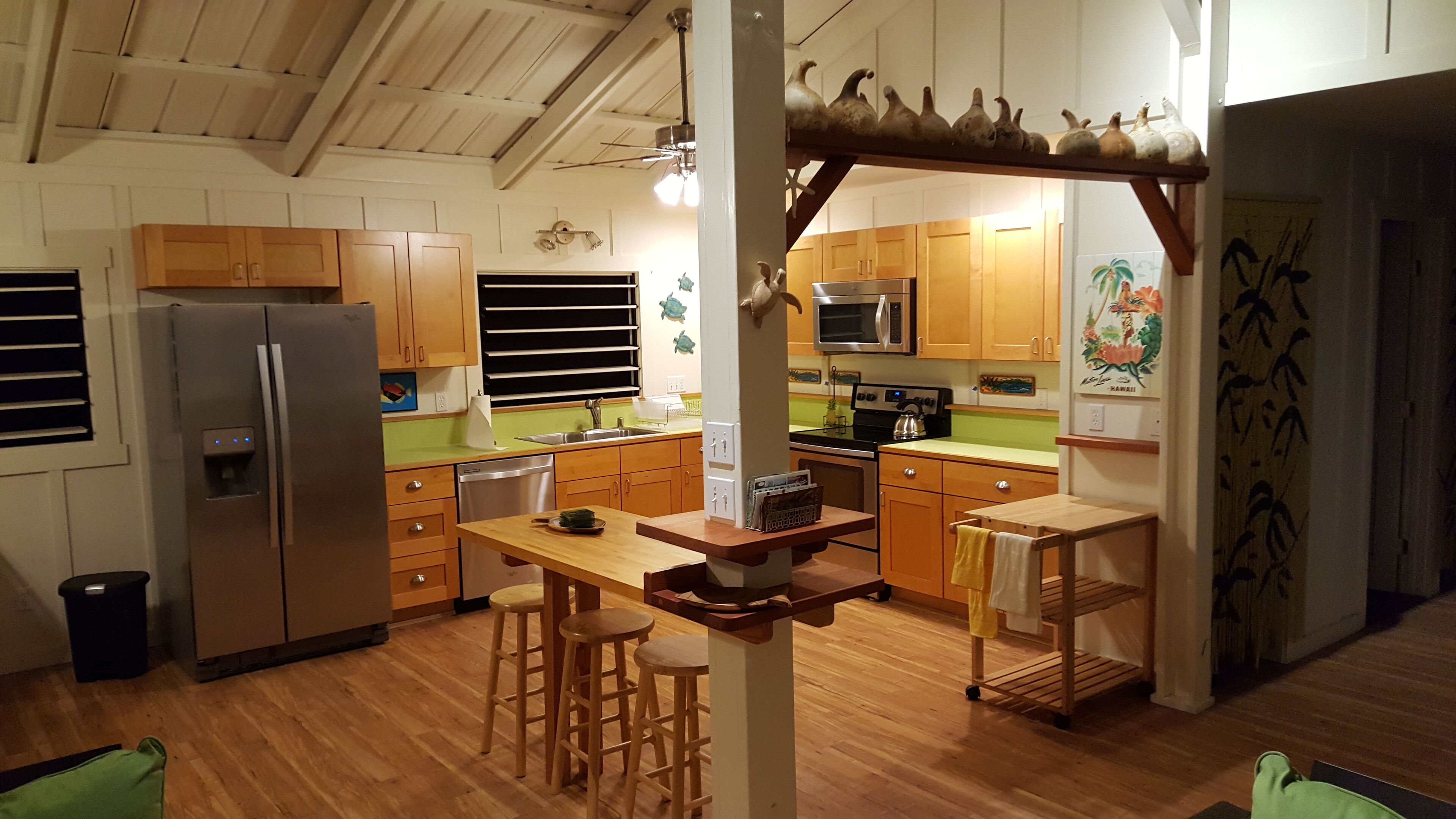 Fridge, microwave, stovetop, dishwasher