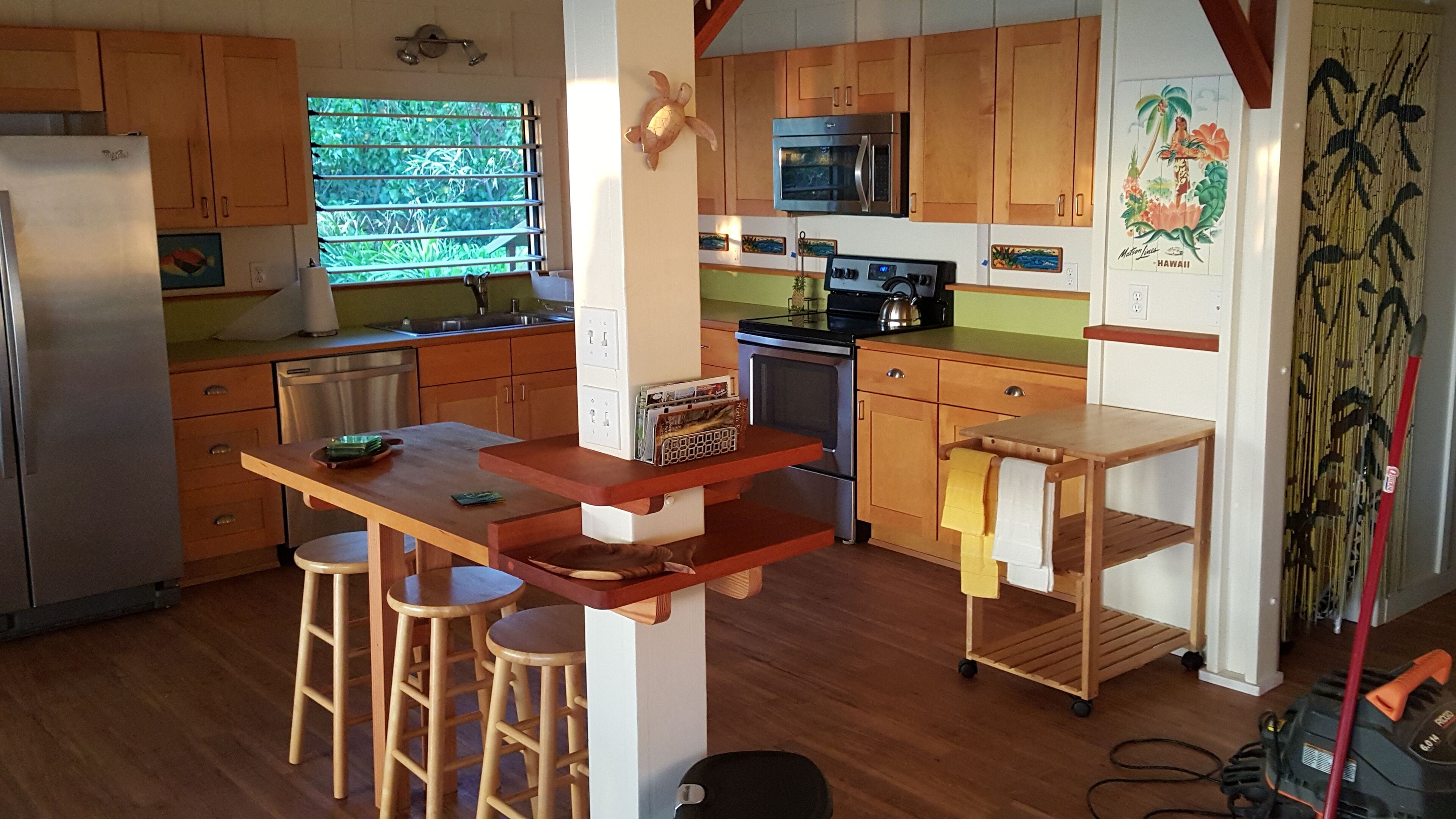 Fridge, microwave, stovetop, dishwasher