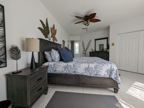 1 dormitorio, caja fuerte, cortinas opacas