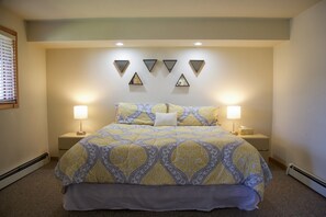 6 bedrooms, iron/ironing board, free WiFi, bed sheets - Luxury 5,500' 6 Bdrm Home, SPA Features- Located between Vail & Beaver Creek (Vail)