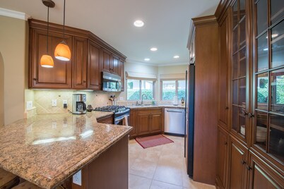 Single Story Condo, All New w/BBQ at Blacklake w/3 Golf Courses