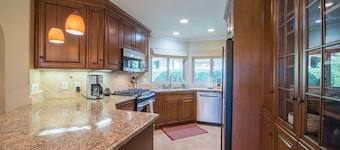 Single Story Condo, All New w/BBQ at Blacklake w/3 Golf Courses