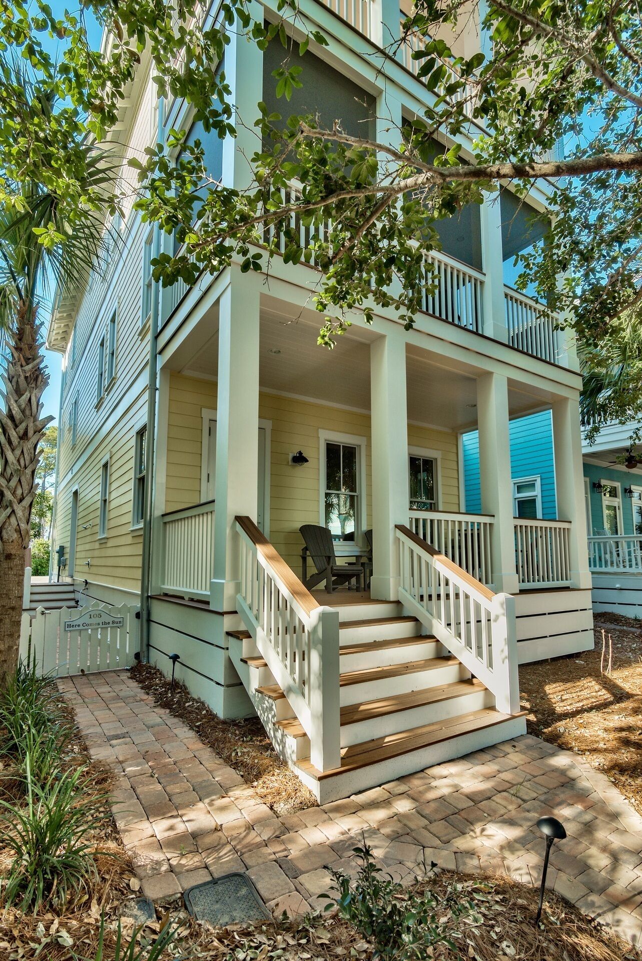 "Here Comes the Sun" House in Carillon Beach, short walk to the beach!