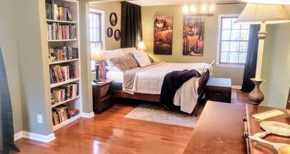 Luxurious & Spacious Apartment in Wooded Home