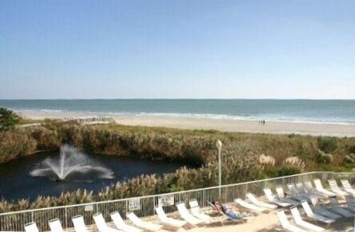 Condo Directement Oceanfront 3BR / 2BA Directement Récemment Rénové Avec Grand Balcon Wrap Around!