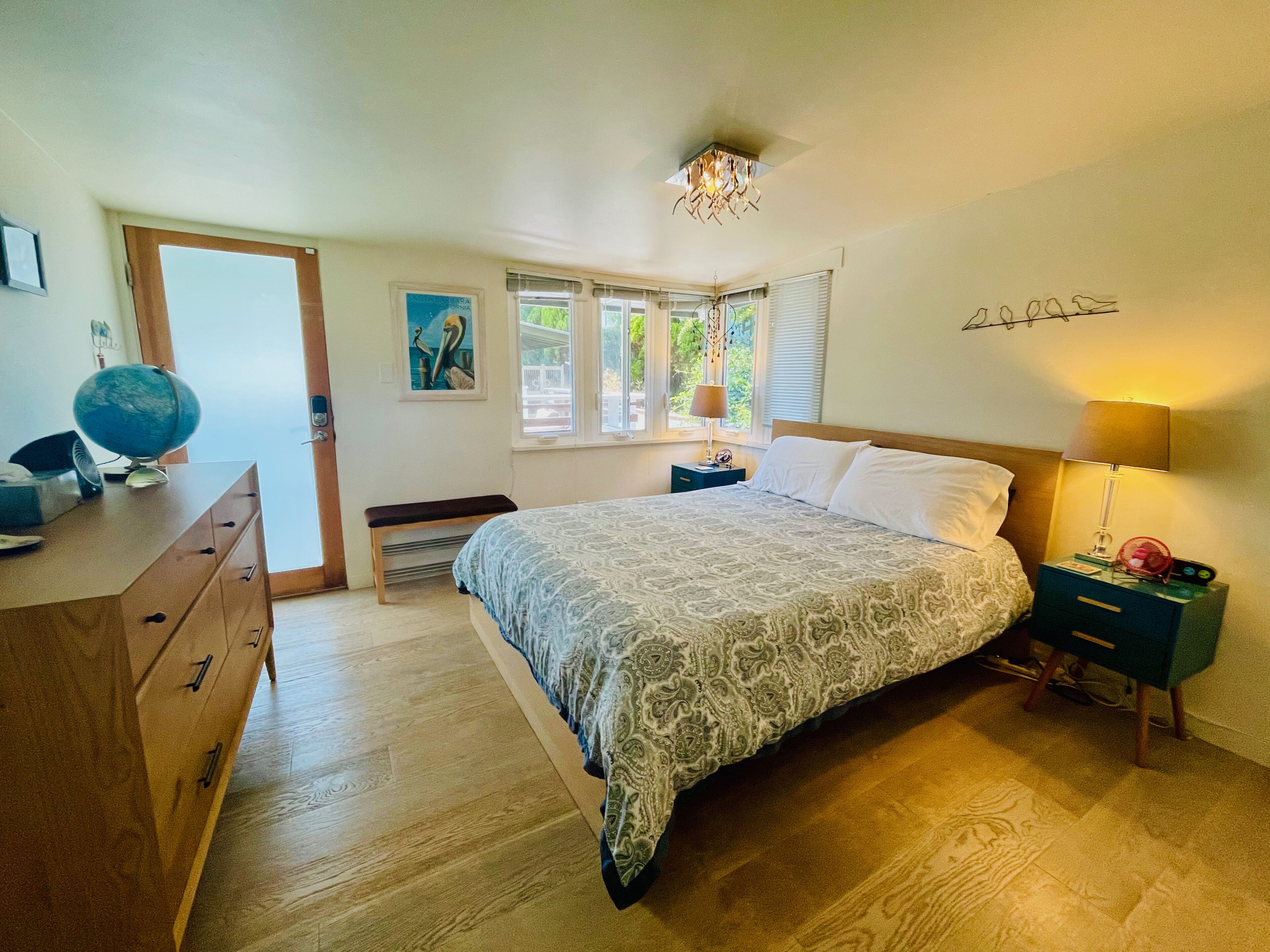 3 多间卧室、客 房内保险箱、熨斗/熨衣板、免费 WiFi