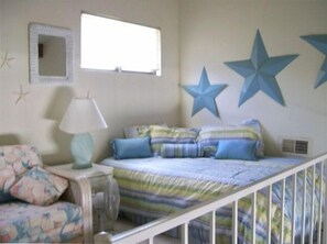 2 slaapkamers, een strijkplank/strijkijzer, gratis wifi, beddengoed