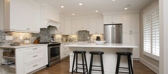 3 Br New Featured Renovation! Resort Privileges (pool, etc), very close to Ocean