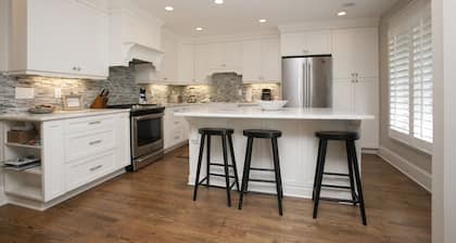 3 Br New Featured Renovation! Resort Privileges (pool, etc), very close to Ocean