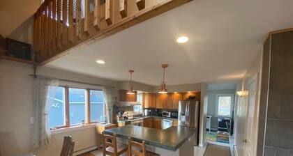 Frente al lago 4BR / 3. 5BA House, * Alquiler frente al lago superior en Treasure Lake