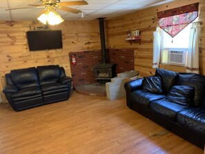 Smart TV, fireplace, stereo