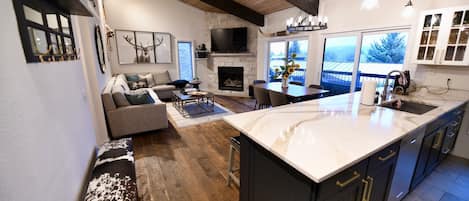 Smart TV, fireplace, stereo