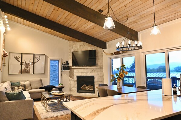 Smart-tv, pejs, stereoanlæg